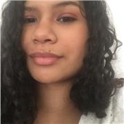 Profesional en humanidades, con preparación en ciencias sociales y ciencia política